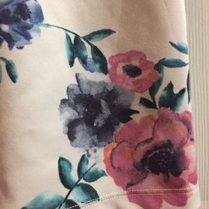 torrid Skirts - Torrid floral skirt size 4 torrid Skirts - Torrid floral skirt size 4